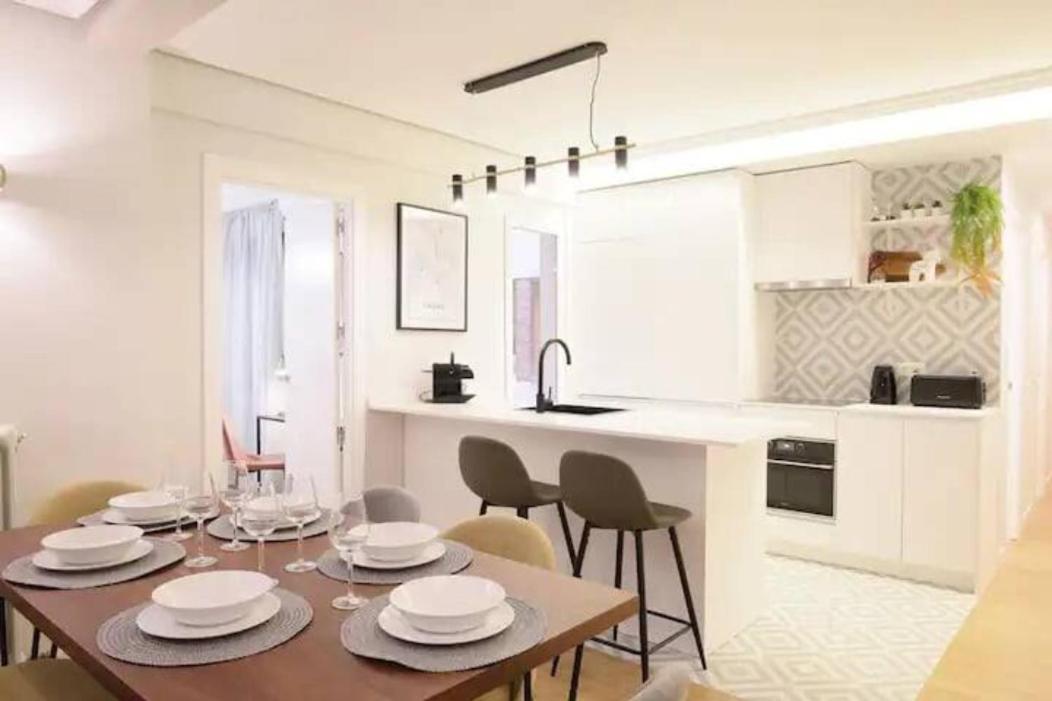 Guestready - Un Moderno Apartamento A Un Paso De La Plaza Mayor Madrid Luaran gambar